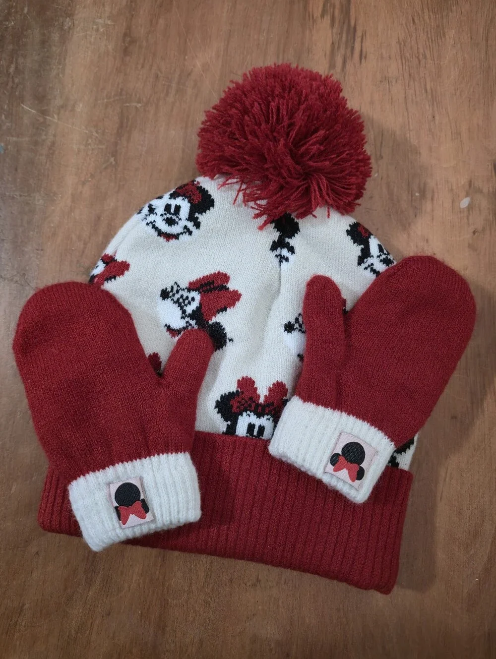 Minnie Mouse Winter Hat And Glove Set